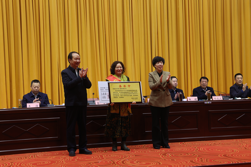 日韩精品一区二区三区色欲AV